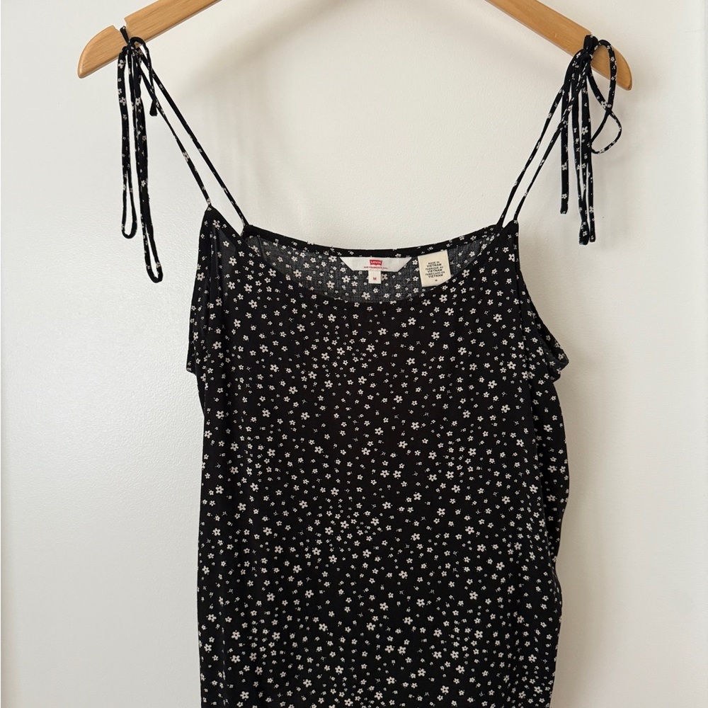 Women's Black Levi’s top